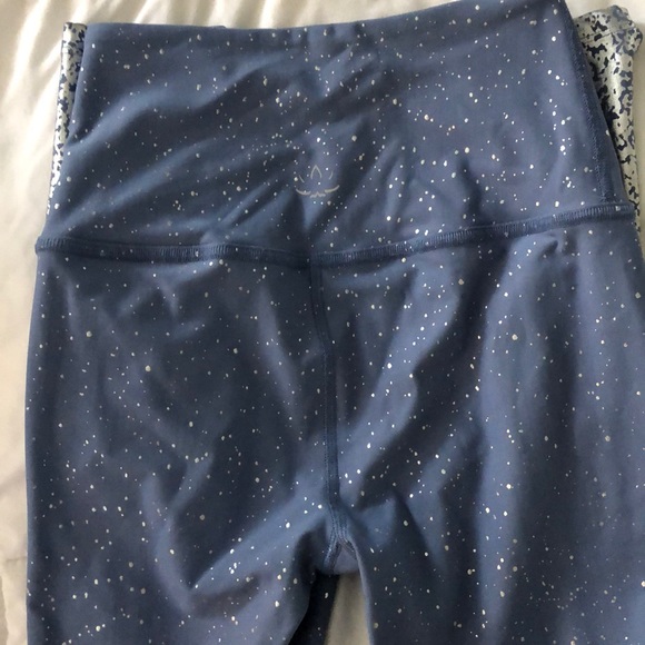 Beyond Yoga Alloy Ombré High Waisted Midi Legging - Picture 4 of 6